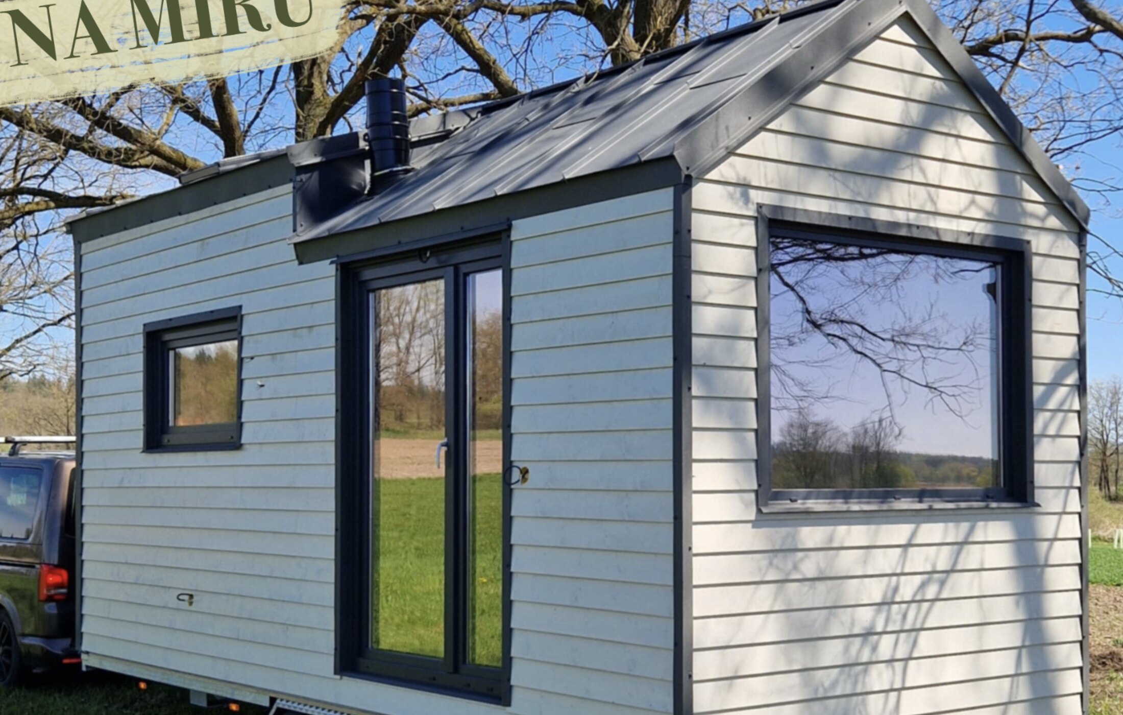 Tiny House na podvozku v přírodě